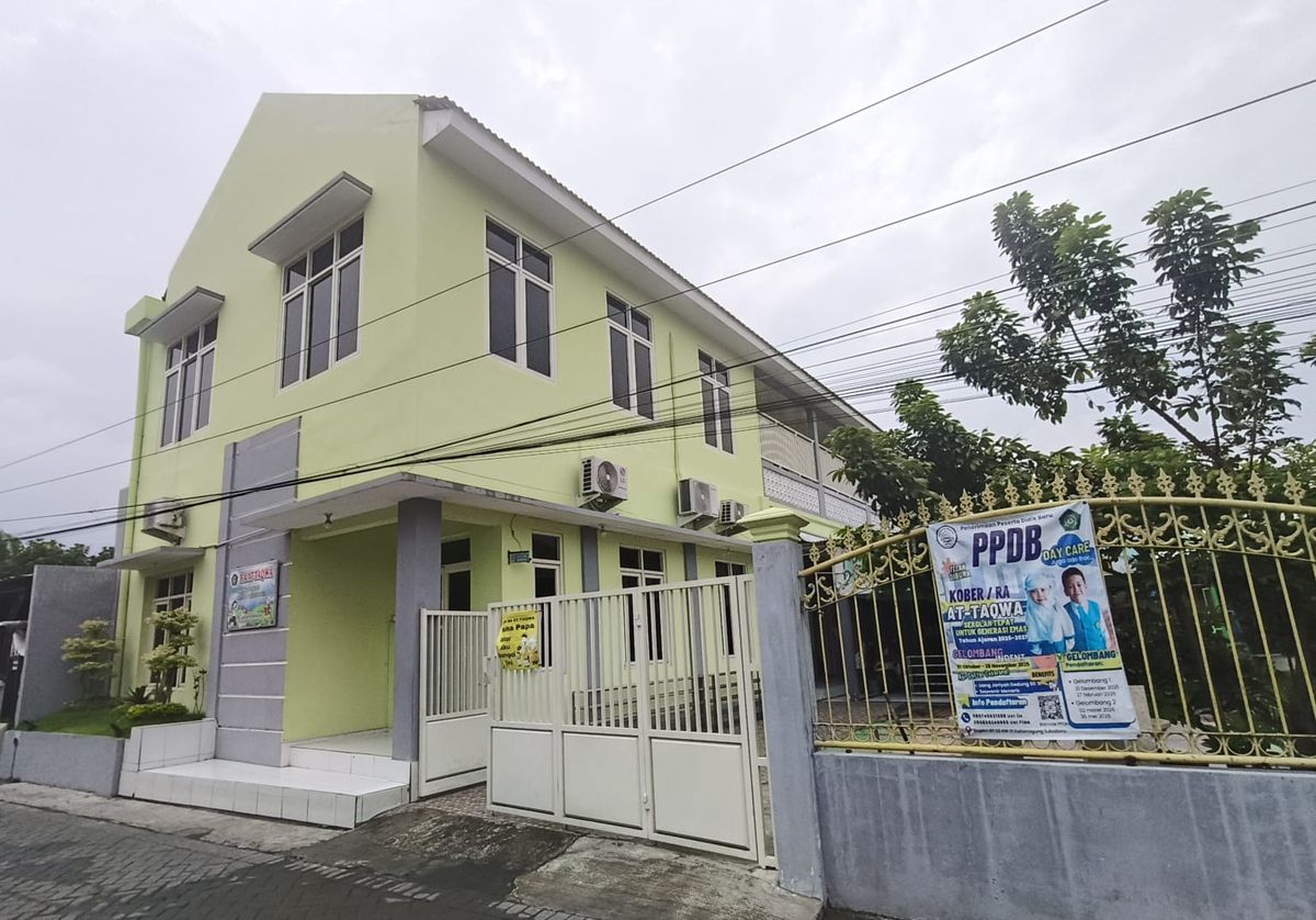 Gedung RA At-Taqwa tampak samping